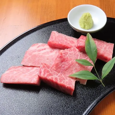 焼肉を焼いている様子